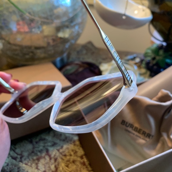 Authentic BURBERRY 59mm Oversized square logo acetate/metal sunglasses - Picture 12 of 15